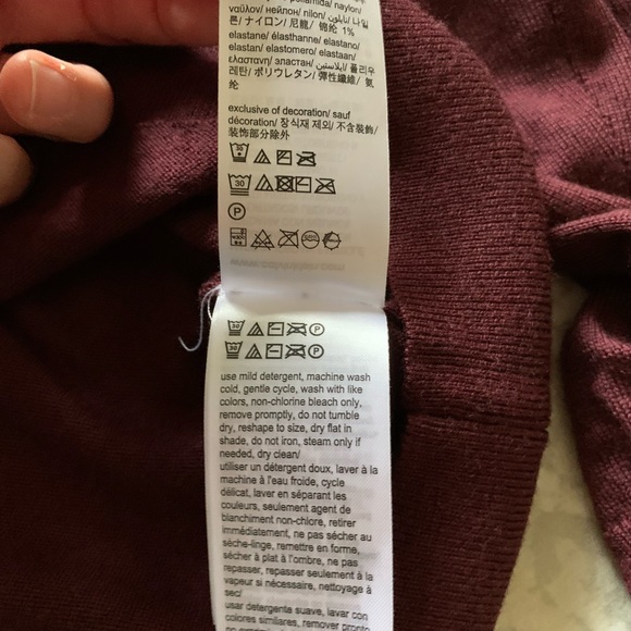 Brand new Calvin Klein v-neck wool sweater - Picture 10 of 11